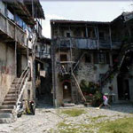 ItaliAdesso-Strada-Taverna-Catremerio-Valle-Brembana-Bergamo-Noord-Italie-wandelen