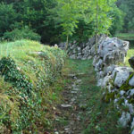 ItaliAdesso-Strada-Taverna-Valle-Brembana-Bergamo-Noord-Italie-wandelen