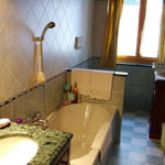 albergo-milano-piazzatorre-valle-brembana-noord-italie-badkamer-2